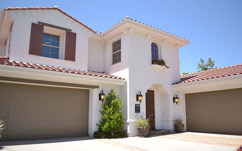 House with two attached garages